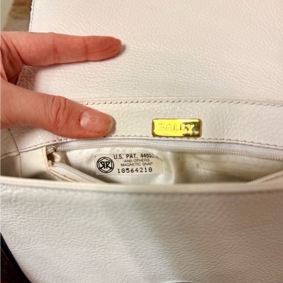 BALLY Vintage Two-Tone Leather Crossbody W/ Brown Croc Flap & Whte Pebbled Body - Picture 14 of 16